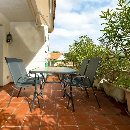Luminoso Con Jardin, Piscina Comunitaria Y Cerca De La Playa En Llanca. - Es-228-41