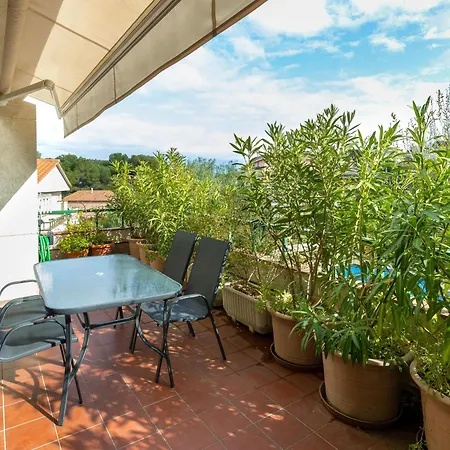 Apartamento Luminoso Con Jardin, Piscina Comunitaria Y Cerca De La Playa En Llanca. - Es-228-41