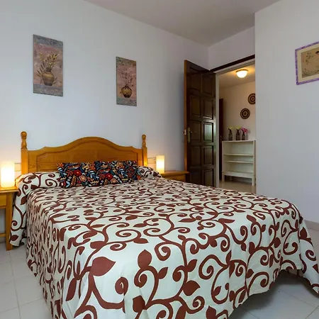 Luminoso Con Jardin, Piscina Comunitaria Y Cerca De La Playa En Llanca. - Es-228-41