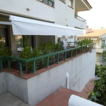 Luminoso Con Jardin, Piscina Comunitaria Y Cerca De La Playa En Llanca. - Es-228-41