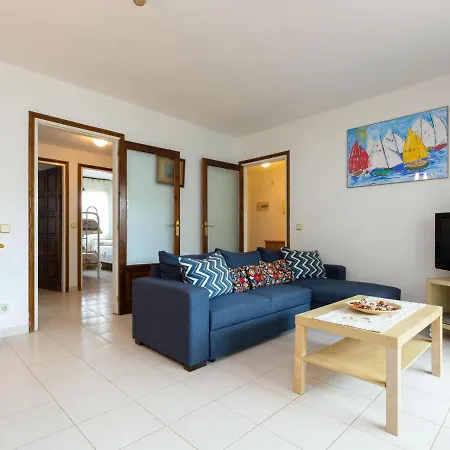 Luminoso Con Jardin, Piscina Comunitaria Y Cerca De La Playa En Llanca. - Es-228-41 * Llança